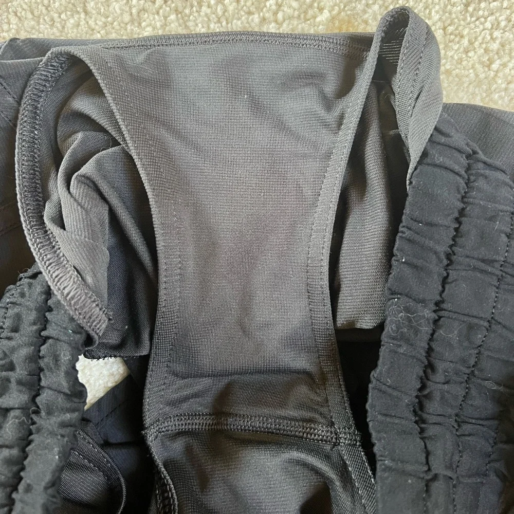 LULULEMON Tracker Shorts - Picture 4 of 5